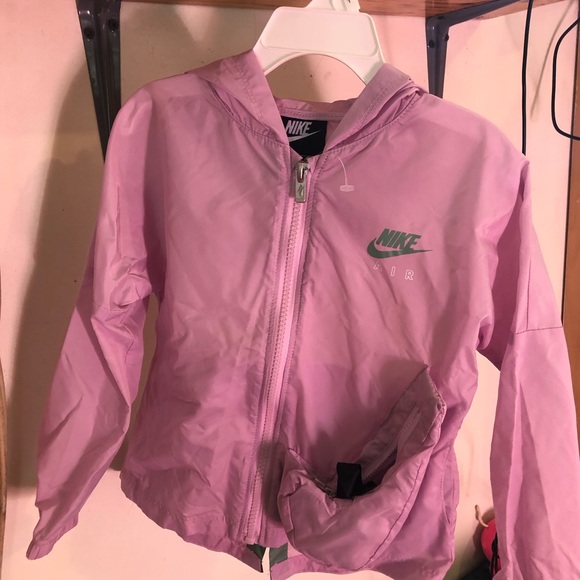 NWT NIKE PACKABLE WINDBREAKER - Picture 2 of 10